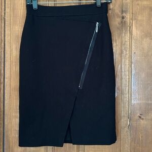 EUC TAHARI pencil skirt w zipper tie